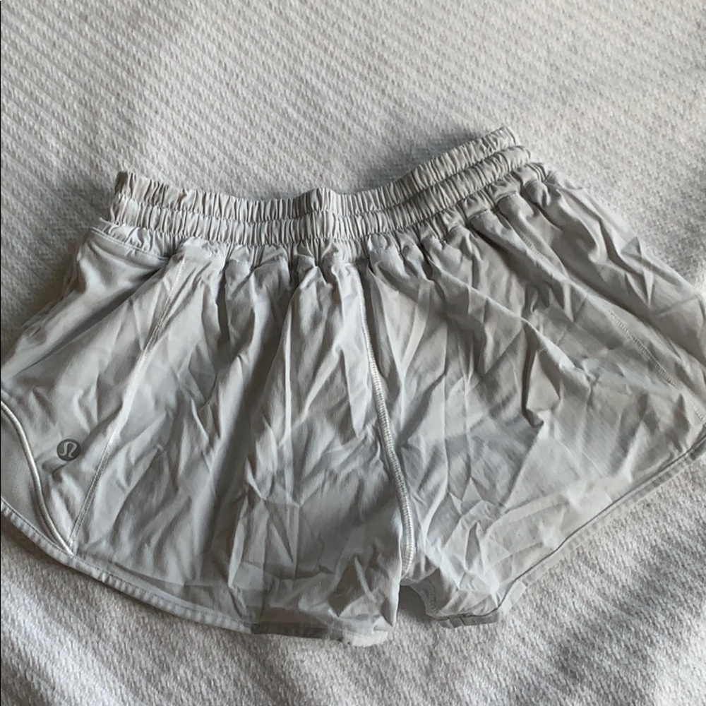 while lulu lemon shorts